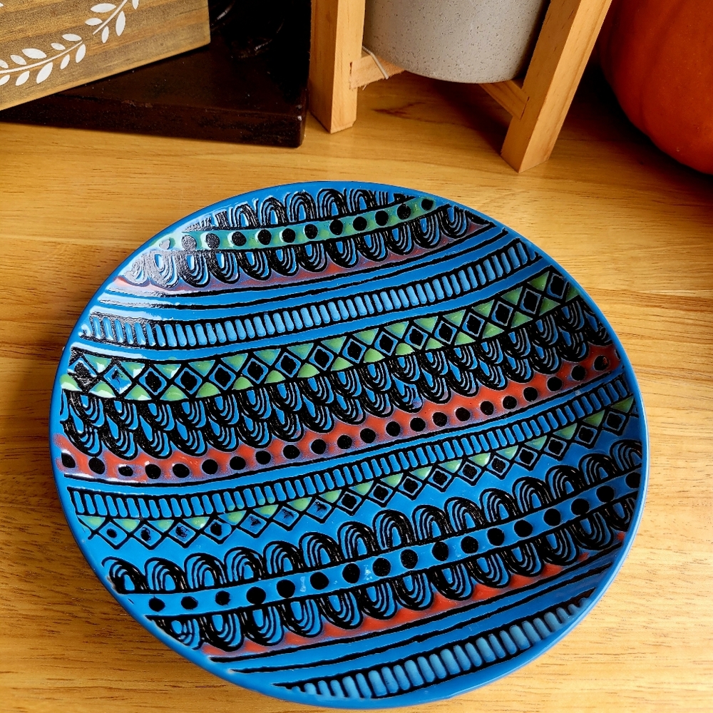 Intriguing Unique Pattern Spectrum Saucer - Picture 5 of 6